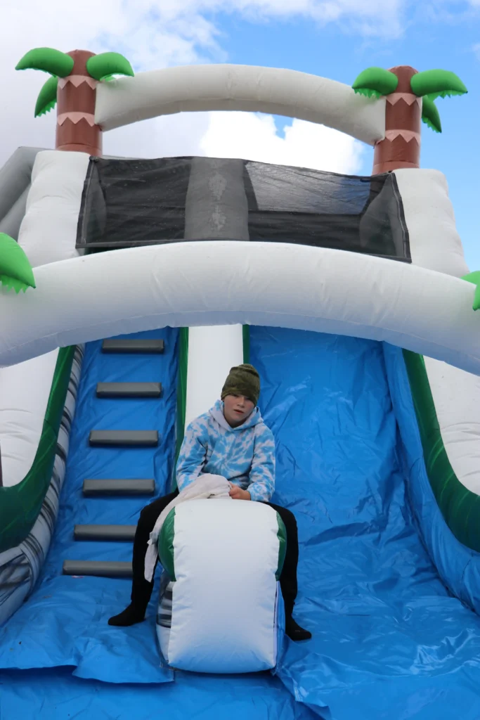 Large-palm-inflatable