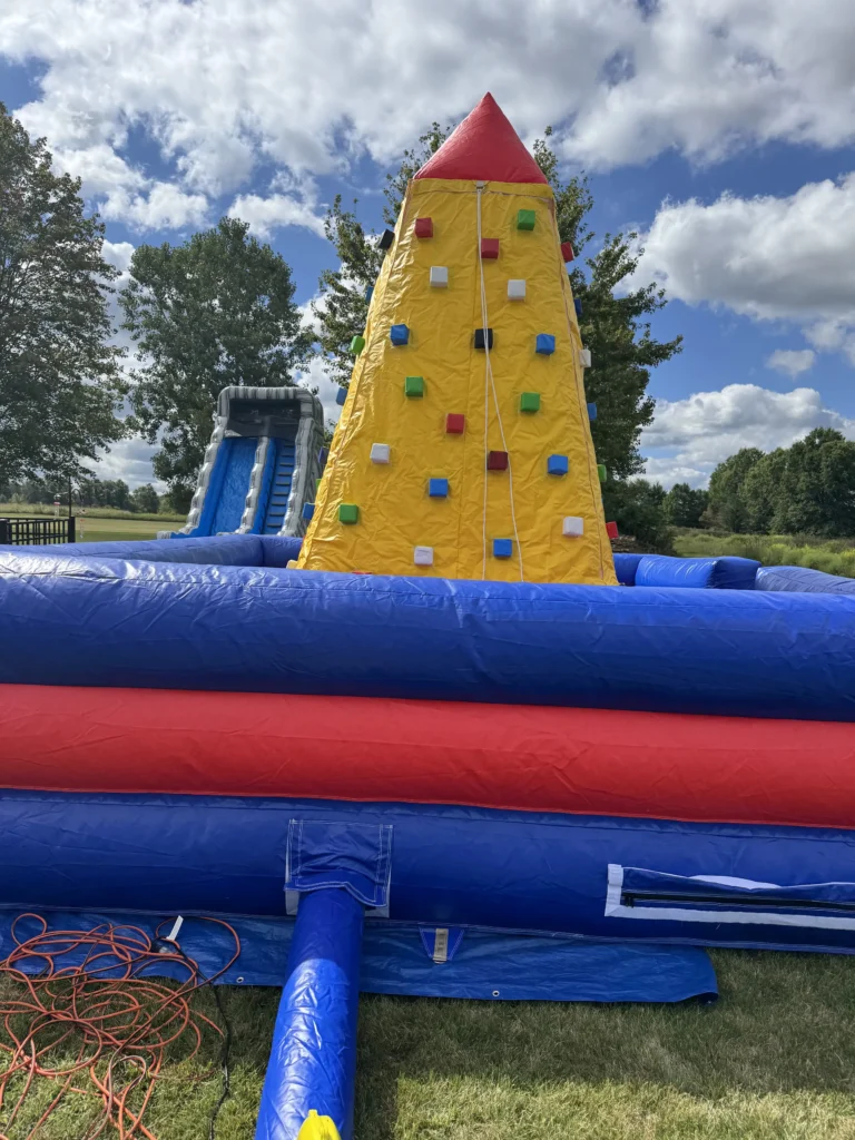 kids-inflatable-tower-hinckley-ohio