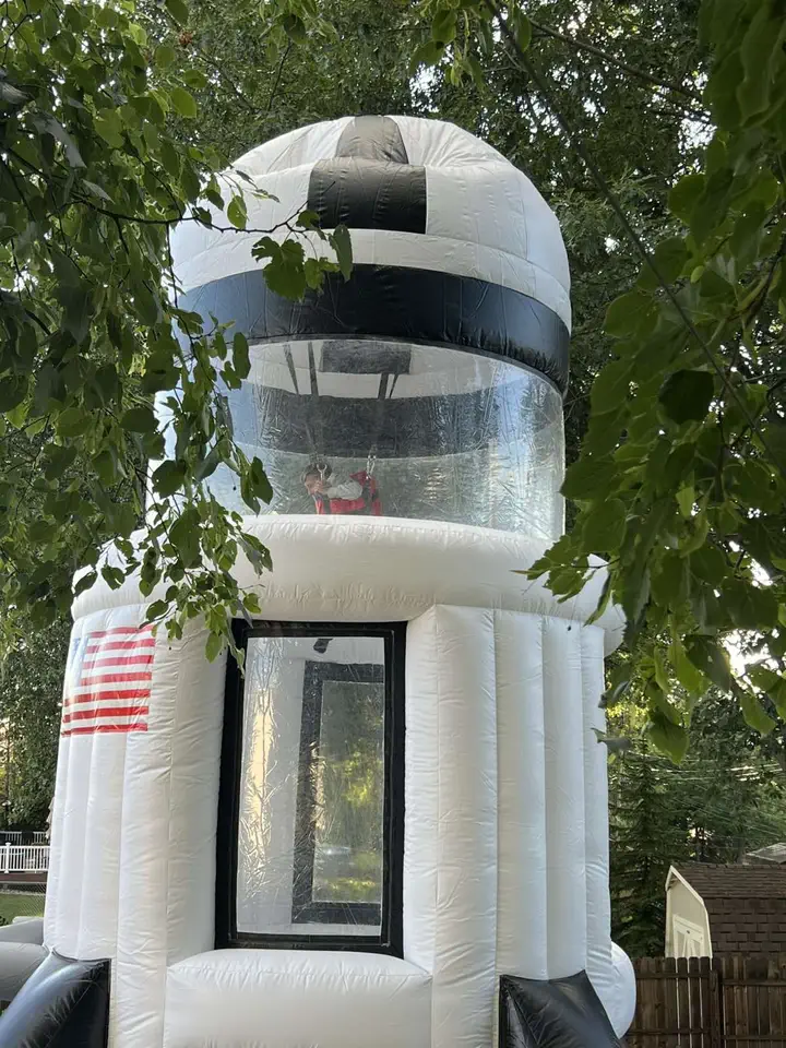 rocketship-bounce-house-parma-ohio